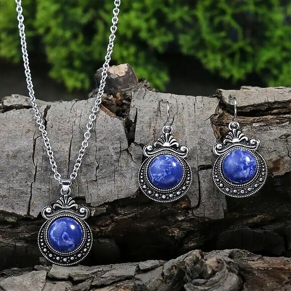 Elegant Geometric Green Stone Earring Pendant Set - Picture 3 of 5